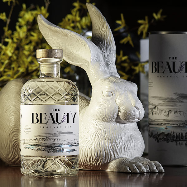 Osterhase wählt Gin "The Beauty"